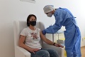 V Trnave cez víkend zaočkovali 2366 pedagógov vakcínou AstraZeneca: Prechádzajú na Modernu