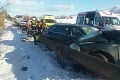 Tragédia pri Liptovskom Mikuláši: Zrážku áut neprežila jedna osoba, medzi zranenými sú deti