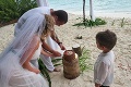 Pornokráľ Robert Rosenberg mal plážovú svadbu na Maldivách: Nevesta s hlbokým výstrihom