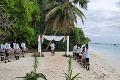 Pornokráľ Robert Rosenberg mal plážovú svadbu na Maldivách: Nevesta s hlbokým výstrihom