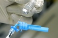 Prvé dávky sú už na ceste: Vakcínu od BioNTech a Pfizer schválili ďalšie dva štáty