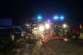 Vážna nehoda pri Trenčianskych Bohuslaviciach: Po čelnej zrážke zostal z áut len šrot