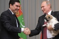 Prezident Turkmenistanu opäť prekvapuje: Po šteniatku Putinovi si zmyslel ďalšiu bizarnosť