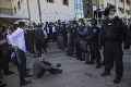 Ultraortodoxní demonštranti v Izraeli vyšli do ulíc: Polícia nasadila vodné delá