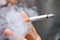 Po alkohole ďalší zákaz: Fajčiari si na námestí v Bánovciach nad Bebravou už nezapália