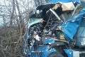 Vážna nehoda v obci Dobrá Niva: Zrazili sa dva kamióny a auto, štátna cesta je uzavretá