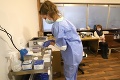V nemocnici v Banskej Bystrici zaočkovali už viac ako 90 ľudí: Objavili sa nežiaduce účinky?