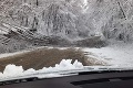 Vodiči, pozor! Na cestu medzi Kysakom a Veľkou Lodinou popadali stovky stromov