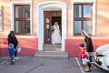 Svadba speváčky Dominiky Starej: Sledujte cestu krásnej nevesty do kostola