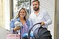 Luxus už od narodenia: Slovenský športovec vyváža svoje dieťa v zlatom kočíku za 3000€!