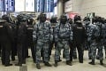 Alexej Navaľnyj sa vrátil do Moskvy: Problémy s pristávaním, odviedli ho v putách