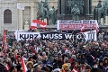 Vo Viedni sa stretlo 10-tisíc rozčúlených protestujúcich bez rúšok: Poburujú ich prísne opatrenia v krajine