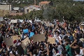 Protesty migrantov na Lesbose sa vymkli spod kontroly: Polícia použila slzotvorný plyn