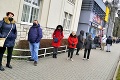 V okrese Nitra začali s plošným testovaním na COVID-19: Ľudia čakali v radoch takmer 3 hodiny!