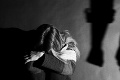 Brutalita v Holíči: Pred bytovkou našli dobitú a obnaženú ženu