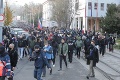 Divoké protesty v centre Bratislavy: Demonštranti napadli policajtov, rečnil aj Slotov syn