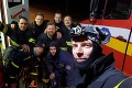 Trnavskí hasiči sa zapotili: Paraglajdistu dostávali zo stromu 5 hodín