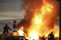 Momenty plné hrôzy na Veľkej cene Bahrajnu: Pretekára zachraňovali z plameňov!