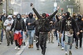 Polícia žiada verejnosť o videozáznamy z protestu pred Úradom vlády SR: Ľudia porušili opatrenia