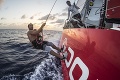 Dráma na pretekoch okolo sveta Vendee Globe: Jachtárovi sa potopila loď