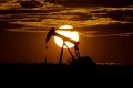 Ťažobné škrty pokračujú: Členovia OPEC sa zhodli, obmedzenia potrvajú ďalšie tri mesiace