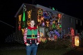Škót vianočnou výzdobou oslepuje susedov: Na dome má 25 000 svetielok