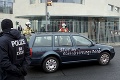 Polícia zadržala invalida, ktorý autom vrazil do Merkelovej sídla: Spravil to už druhýkrát?!