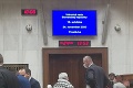 Po fotke z parlamentu sa Slováci pustili do Matovičovej poslankyne: Vtipy a kritika kvôli oblečeniu!
