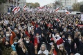 Protesty v Bielorusku: Ľuďom opäť vypli internet, v putách skončili aj novinári