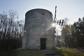 Pri mlyne v Holíči vyrástla rozhľadňa: Odkaz v múroch si Slováci prečítajú až o 100 rokov, nájdu tam i symbol pandémie!