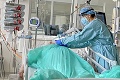 Nemocnica v Bojniciach je pre COVID-19 na kolenách: O pacientov sa starajú aj nakazené sestričky