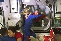 Na vesmírnu stanicu dorazila nová posádka v súkromnej rakete: Gravitáciu kontroluje Baby Yoda