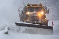 Vodič snežného pluhu zažil úplnú hrôzu: Desivý nález na ceste vyvoláva mnoho otáznikov