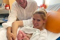 Vašo Mika sa stal opäť otcom: Odvážna fotka mladej priateľky z pôrodnice