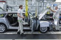 Nemci zostali s dlhým nosom: Škoda sa naďalej bude vyrábať v Česku, dobré správy aj pre Bratislavu