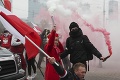 Odignorovali zákaz aj výzvy polície: Tisíce ľudí sa zišli vo Varšave na pochode na Deň nezávislosti