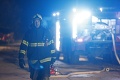 Dúbravku pohltili plamene! Požiar unimobunky si vyžiadal 2 ľudské životy: Zasahuje 32 hasičov