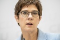 Nemecká ministerka obrany zostáva v karanténe na ministerstve: Prespáva v izbe vedľa kancelárie