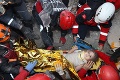 Prežilo peklo! Záchranári 4 dni po zemetrasení našli malé dievčatko: FOTO, ktoré obleteli svet