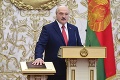 Lukašenko tajne zložil sľub: Ženy vyšli do ulíc s korunami na hlave, silný odkaz