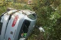 Nehoda v Brezovej pod Bradlom skončila tragicky: V prevrátenom aute vyhasol jeden život