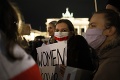 Radikálne sprísnenie potratov v Poľsku rozzúrilo ľudí po celom svete: Protesty v Berlíne aj Chicagu