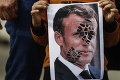 Valí sa to na nich z každej strany: Francúzsko kritizuje aj Saudská Arábia