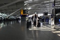 Heathrow prišiel o pozíciu najrušnejšieho letiska v Európe: Drsné výčitky vláde!