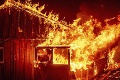 Rozsiahle požiare pri Los Angeles: Oblasť museli opustiť desaťtisíce ľudí
