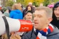 Najväčšie dno protestu v Bratislave: Muž strčil chlapcovi pred ústa megafón, HNUS, čo začal kričať!