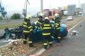 Hrozivá nehoda v Bratislave: Vodič narazil do stĺpu, toto ostalo z auta