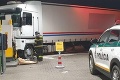 Poriadne opitý kamionista si v Rožňave zarobil na problém: Narazil do tankovacieho stojana
