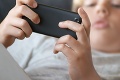 Chlapček († 12) zomrel pri hraní populárnej hry na mobile: Výsledok pitvy postaví rodičov do pozoru