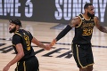 LeBron a Davis vedú Lakers k triumfu v špeciálnych dresoch: Nádherný odkaz Bryantovej rodine